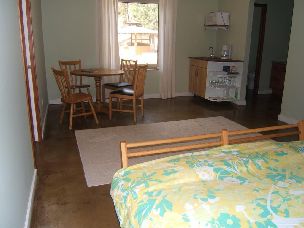 Baergnaescht B&B Osoyoos Buitenkant foto